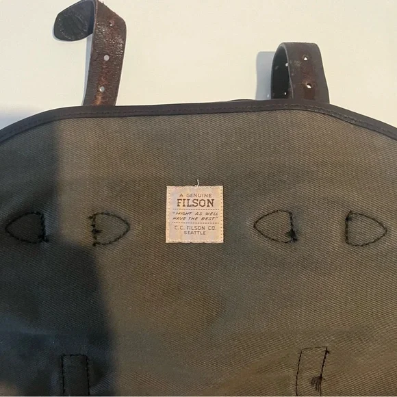 The Filson Field Bag: Rugged Dependability, Refined in Otter Green - Picture 6 of 8